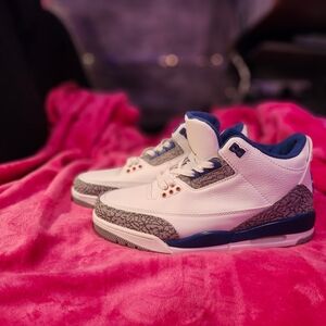 Nike Air Jordan 3 Retro W/ BOX
